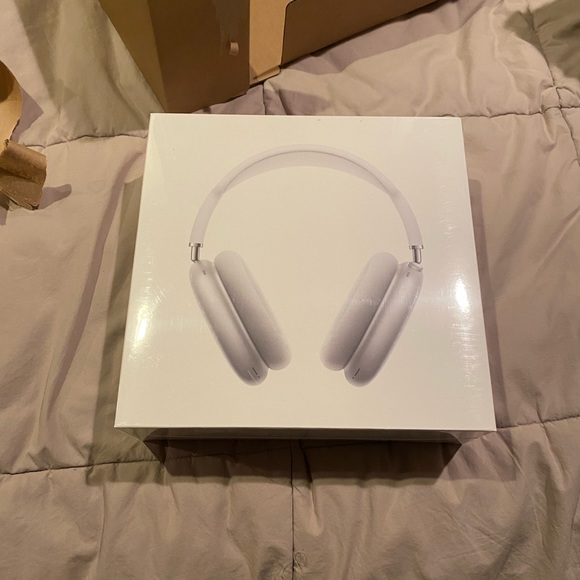 AirPods Max - Picture 2 of 2